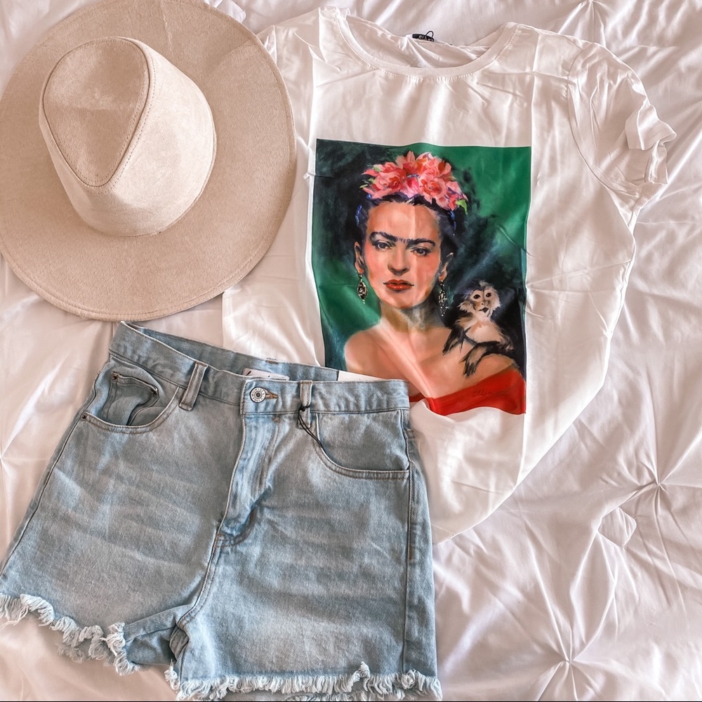 ❗️Last One❗️Frida Kahlo Short Sleeve Graphic Tee - Picture 2 of 3
